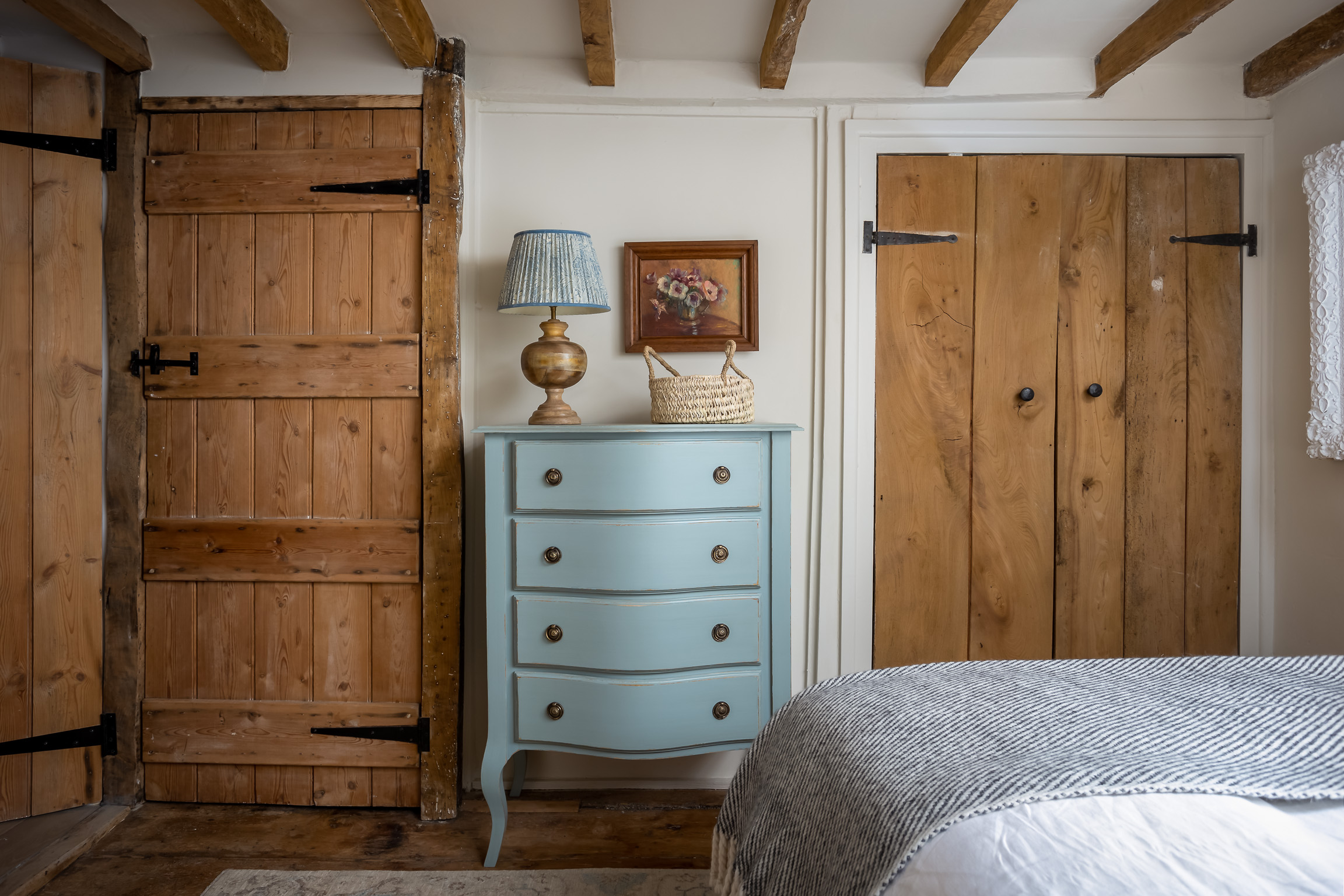 Painted chest of drawers & original wood oak doors